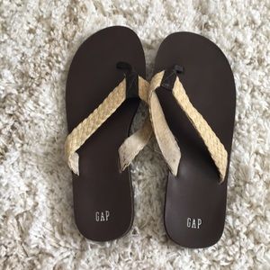 Gap flip flops